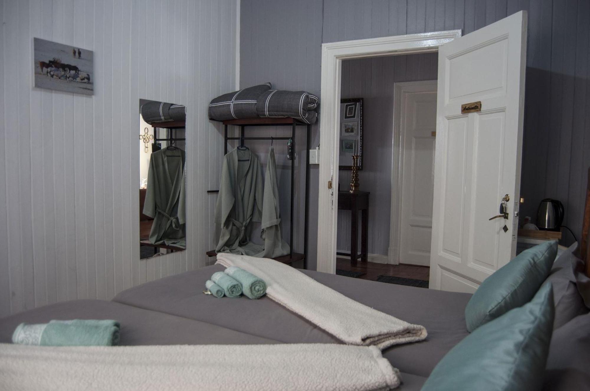 Wildhorses B&B And Self Catering Lüderitz Exteriör bild
